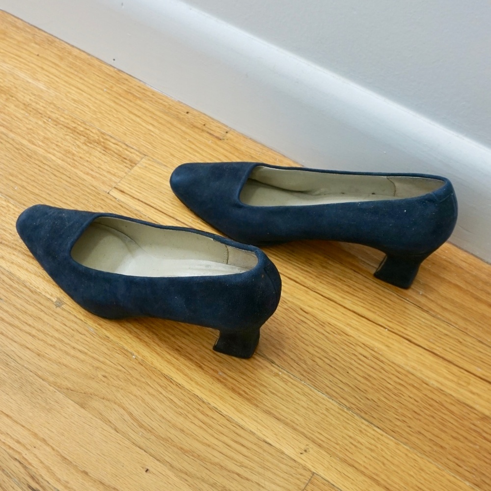 💜 VINTAGE LIZ CLAIBORNE Navy Suede Heels (6.5M) - Picture 6 of 9